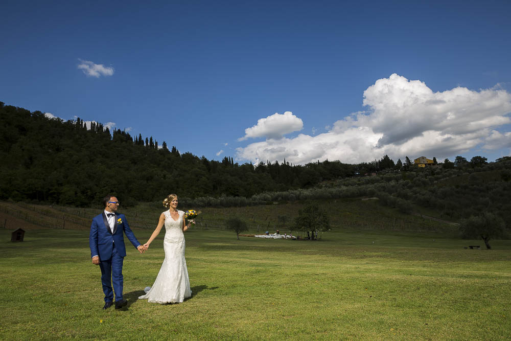 Countryside wedding photography in Tuscany near Florence.