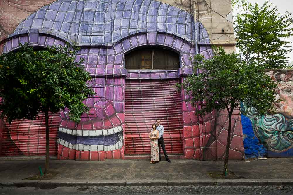 Lifestyle photography session in Rome at some interesting and colorful graffiti street art drawings