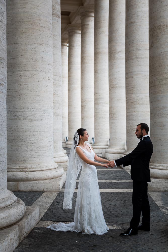 One step closer photo session under the Vatican columns