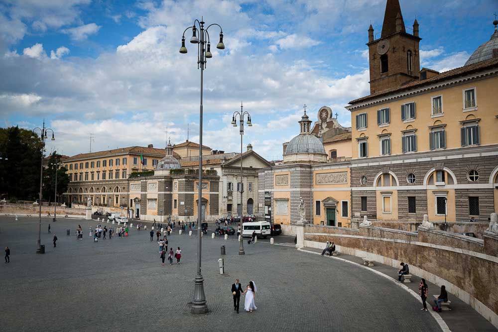 Walking in Piazza del Popolo