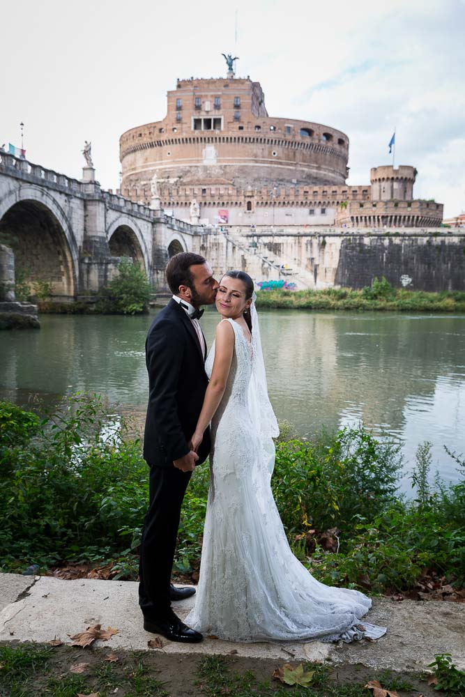 Picture session under the Castel Sant'Angelo bridge