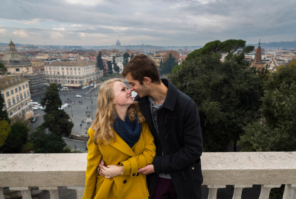 Romance over Piazza del Popolo during an e-session in Rome Italy
