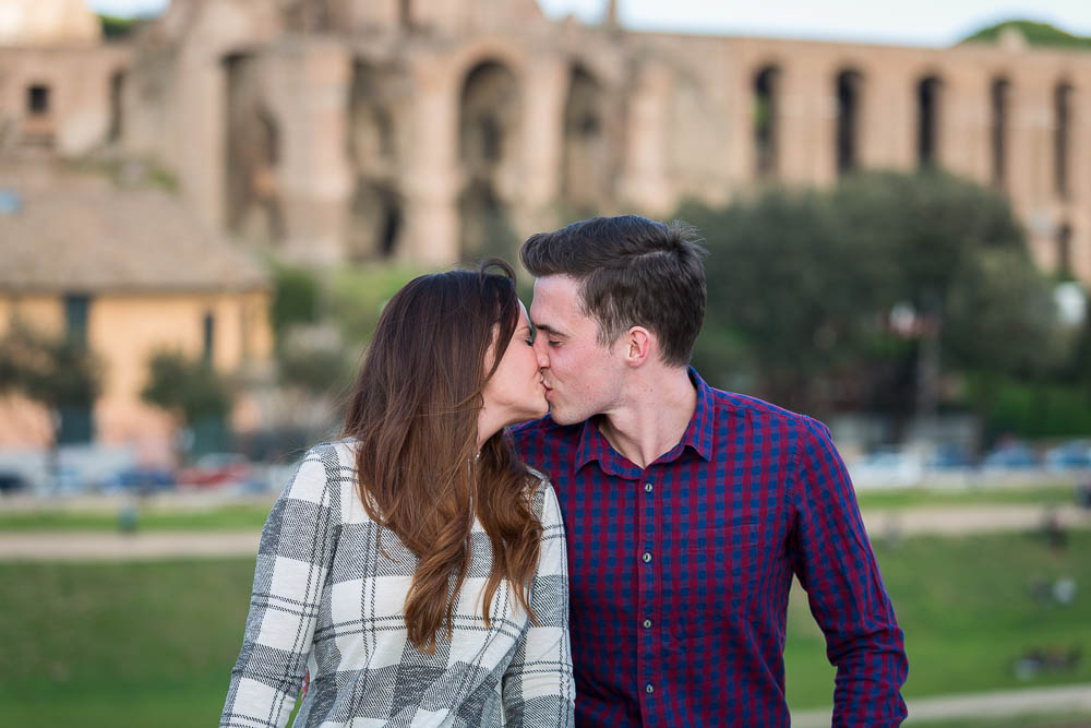 Kissing with the Palatine hill in the background