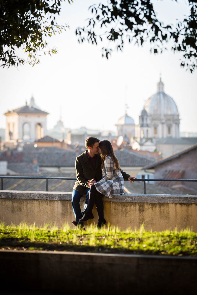 Romance in Rome. Couple photo session in Rome.