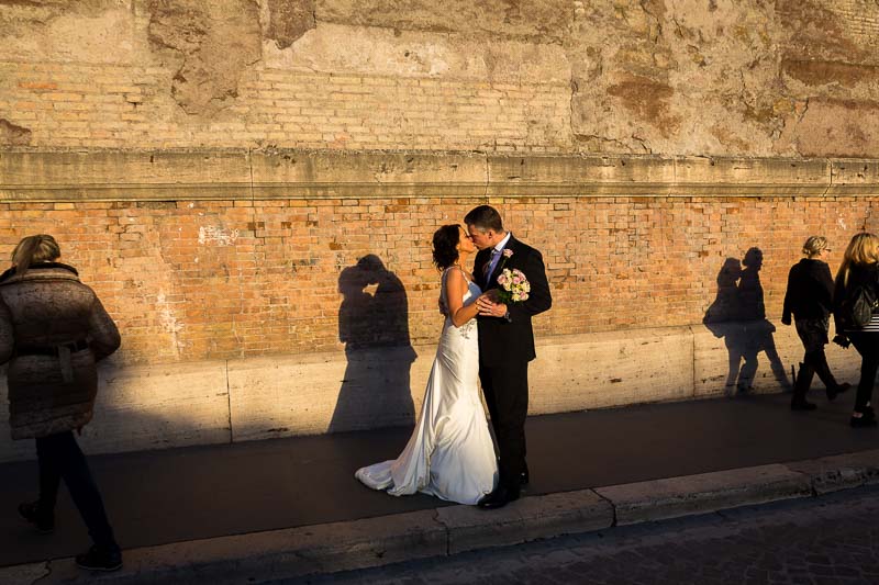 Wedding couple kissing on the streets of Rome