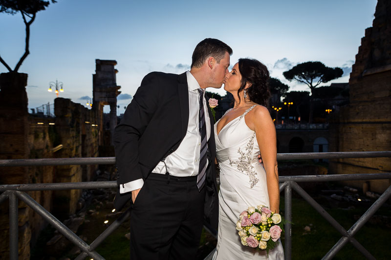 A kiss at the roman forum