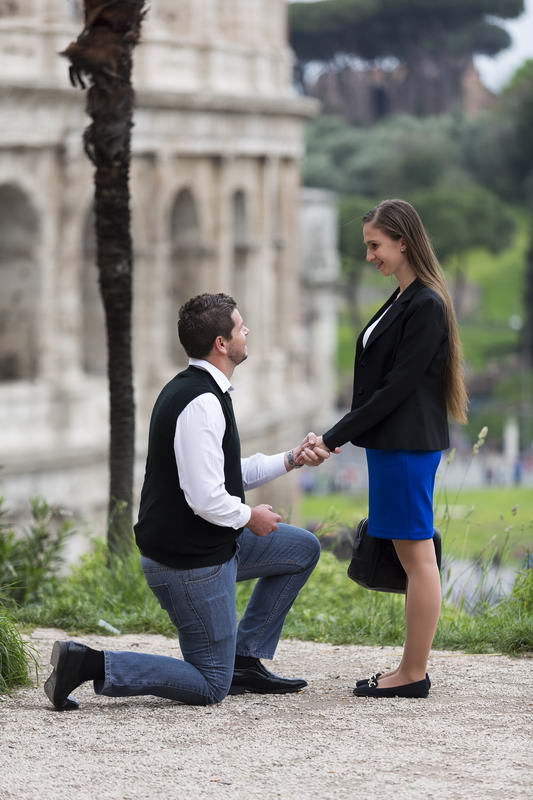 Proposing marriage in Rome Italy