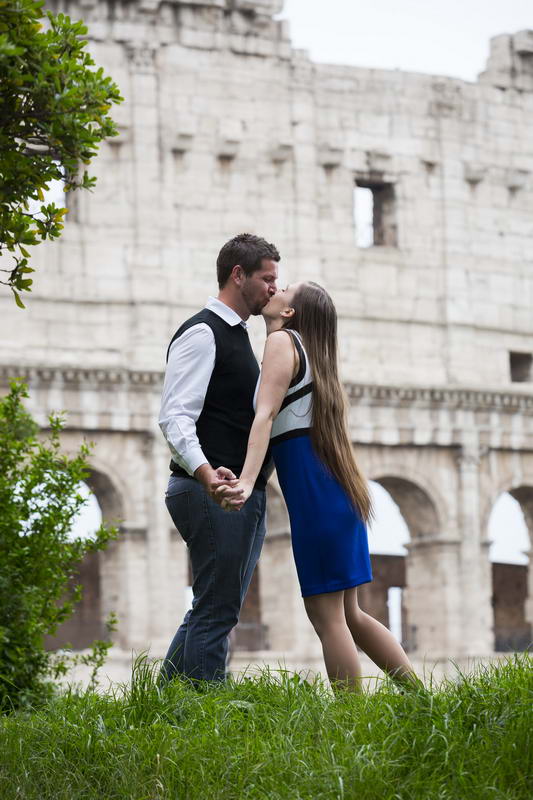 Kissing in Rome