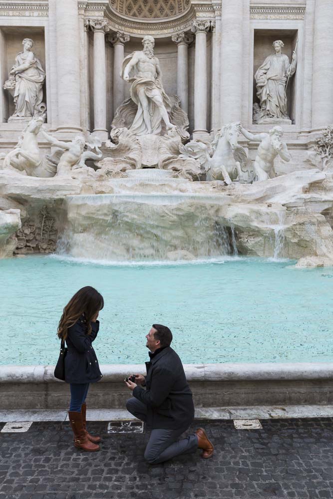 Knee down proposal at fontana di trevi in Rome