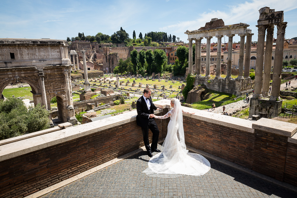 Just married in Rome photo session overlooking the ancient ruins and remains. Sposi Novelli Photographer