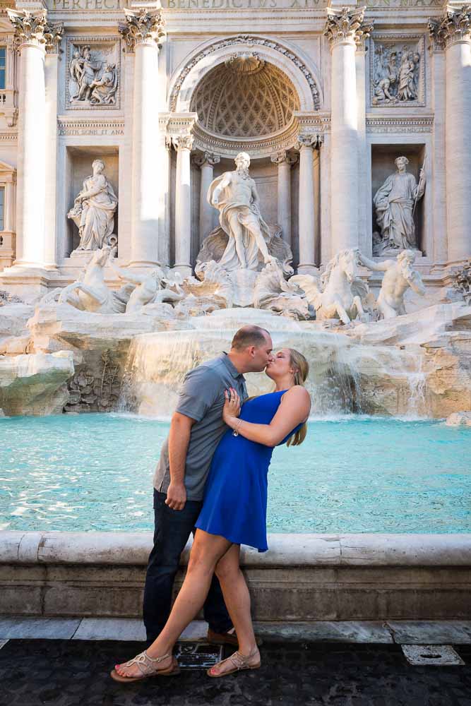 Couple portrait kissing at fontana di Trevi