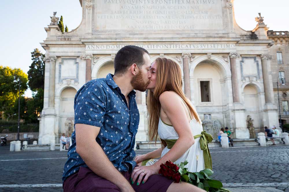 Kissing in Rome