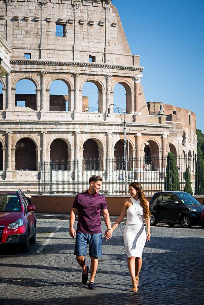 Alleyway walk with the Colosseum as background during a photography session