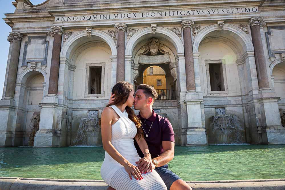 Kissing at the Janiculum water fountain