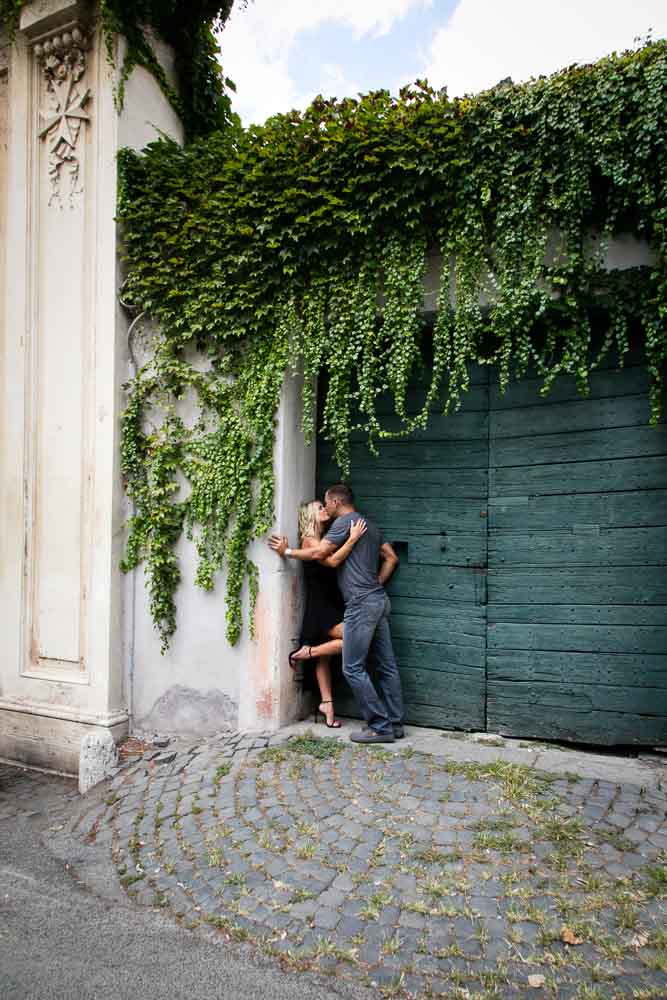 Kissing in the roman streets