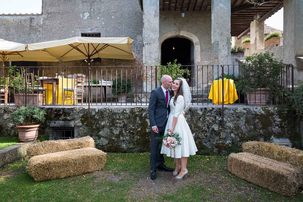 Bride and groom at Borgho di Tragliata