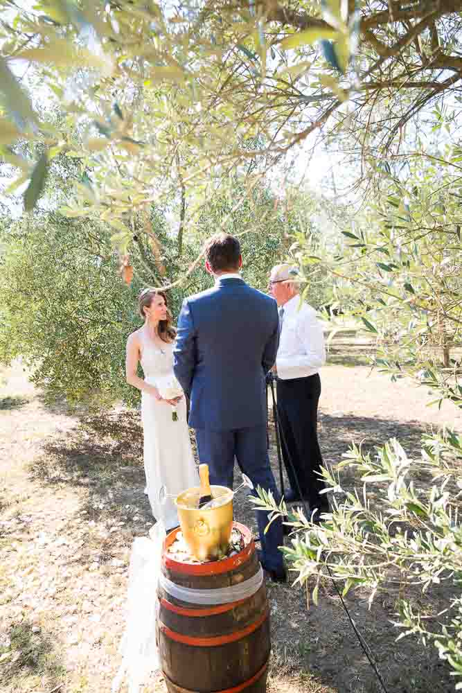 Private symbolic open field marriage in the Tuscan countryside. Pisa Destination Wedding Photography 