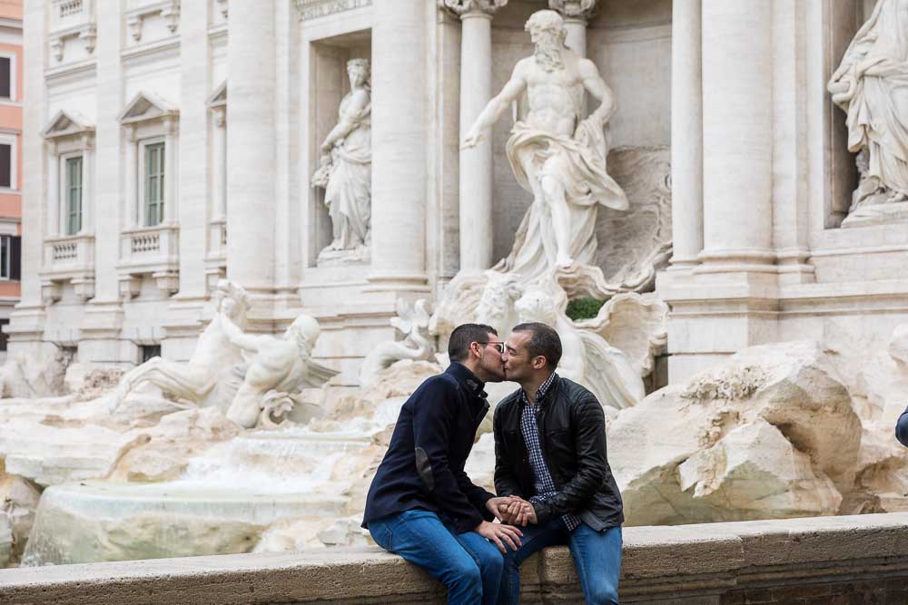 e-portrait session using the marble fountain statues as backdrops