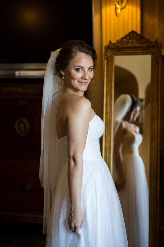 Bride portrait by the mirror image