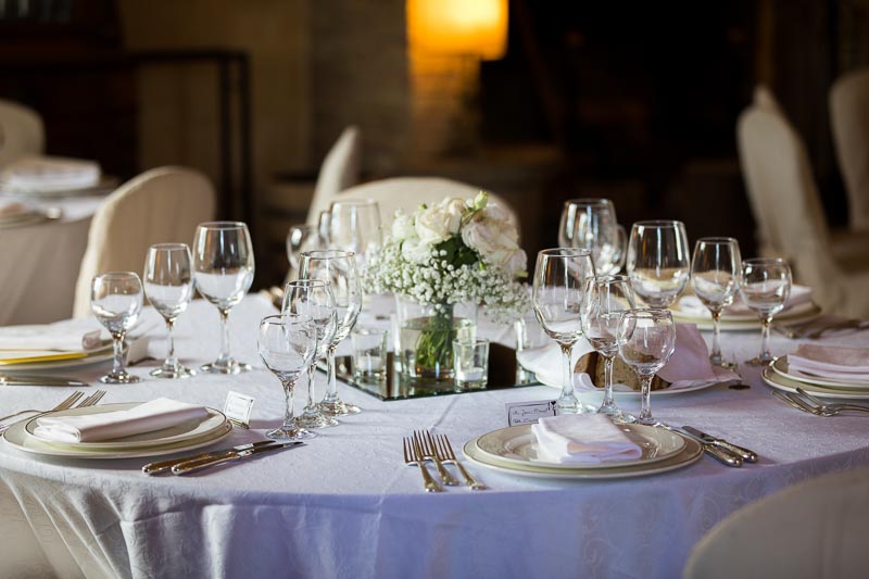 The wedding dinner reception table setting