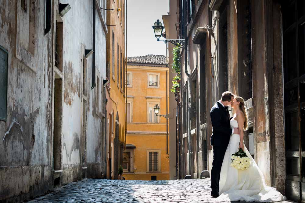 Romantic and scenic matrimonial pictures taken in the old cobble stone alleyways. Rome Wedding Photography by Andrea Matone photographers