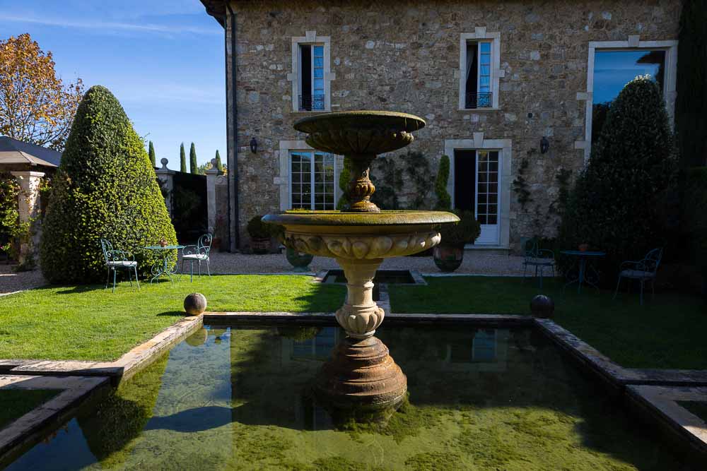 Image view of the rear garden with water fountains