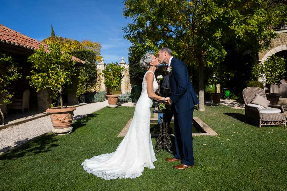 Just married kiss. Elopement Wedding in Tuscany