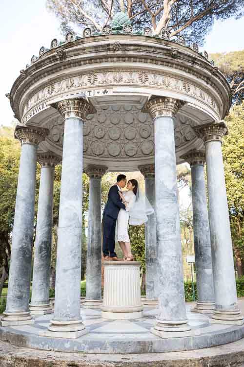 Kissing pictures at a park temple