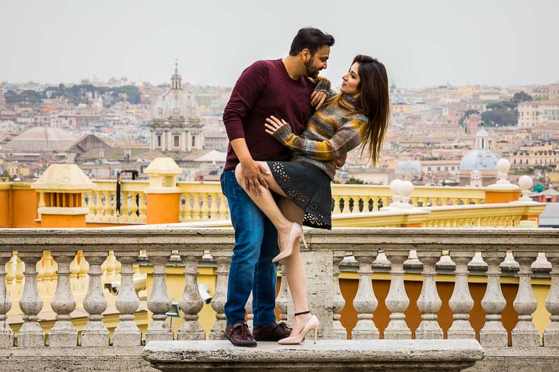 Couple posed in front of the Rome rooftops from Gianicolo hill