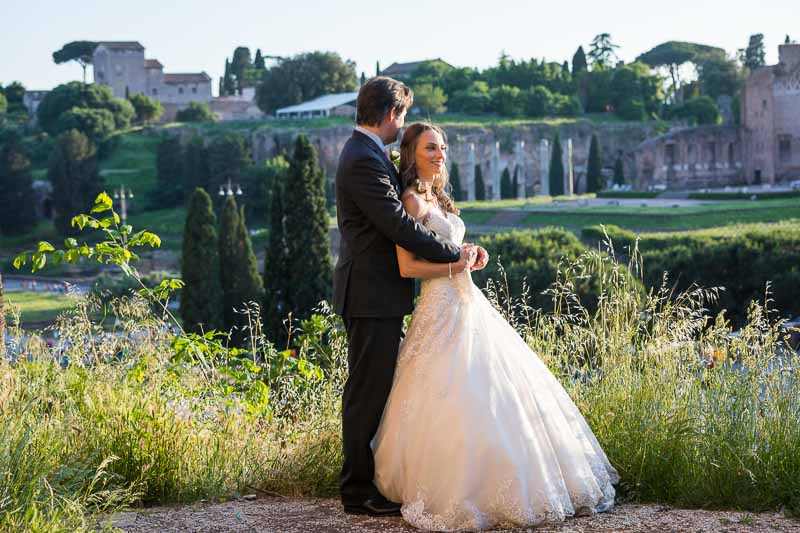 Taking nuptials pictures at the Roman Colosseum