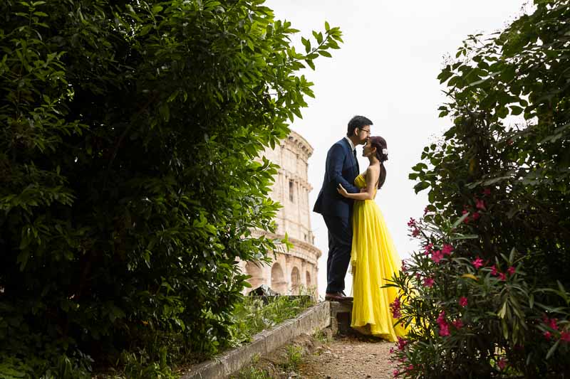 Roman Coliseum couple photo shoot in central Rome