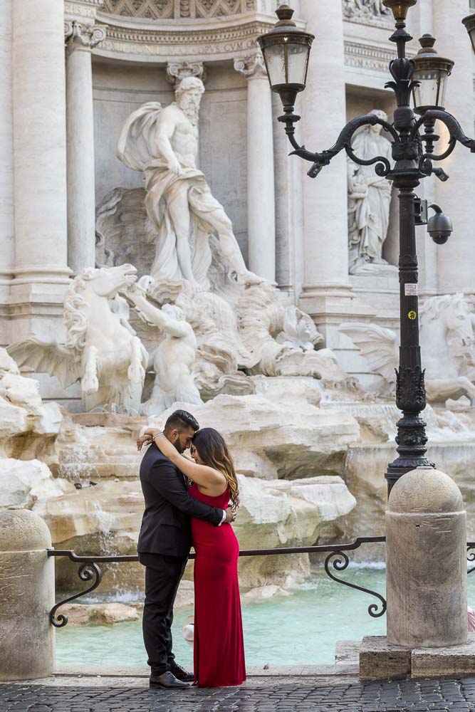 Taking a unique portrait picture of a couple together at the Trevi fountain