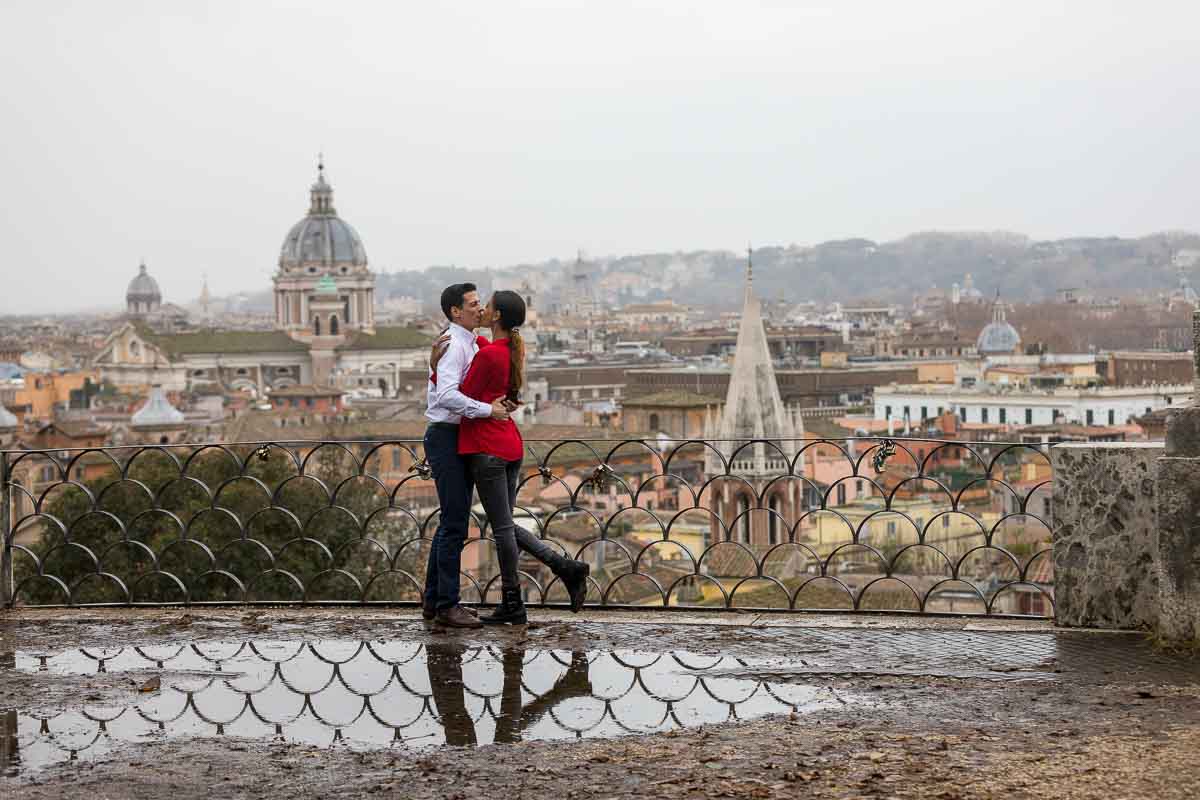 Engagement photo session at the pincio park overlook