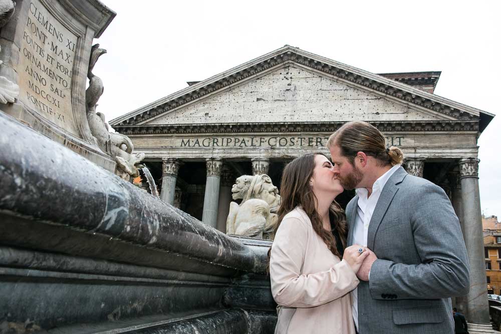 Kissing at the Roman Pantheon during a unique and creative couple photo shoot