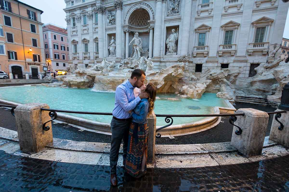 Kissing at Fontana di Trevi. Wide angle shot