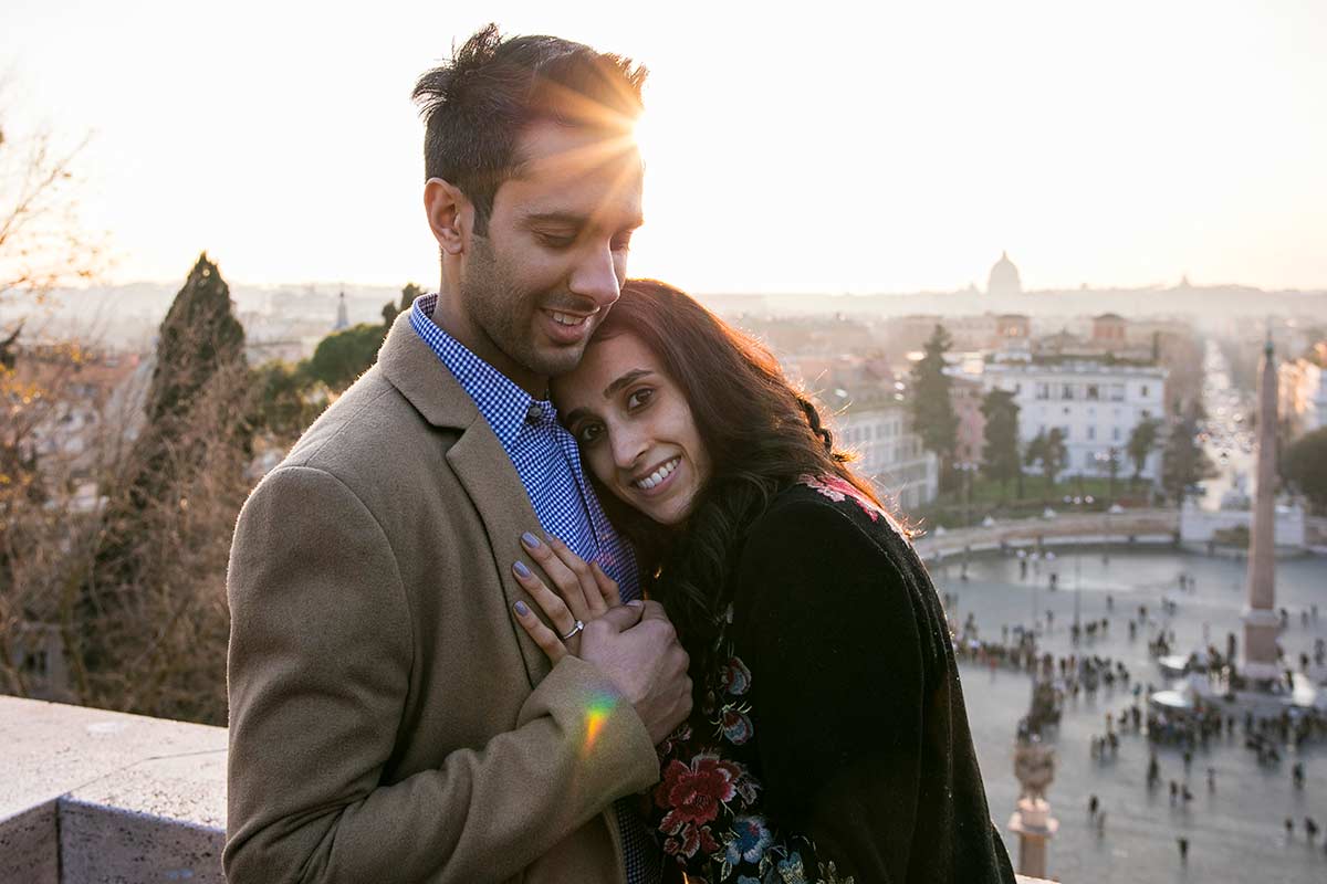 Couple photo session at sunset in Rome's Piazza del Popolo