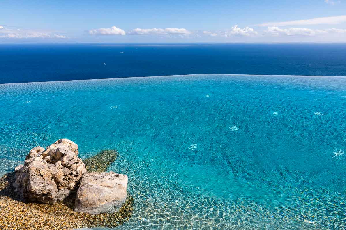 Infinity pool meets the Mediterranean sea