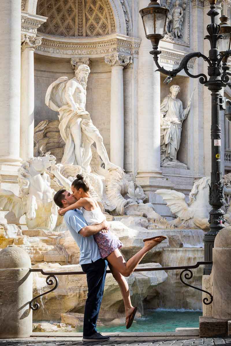 In love in the city of Rome. Engagement photo session