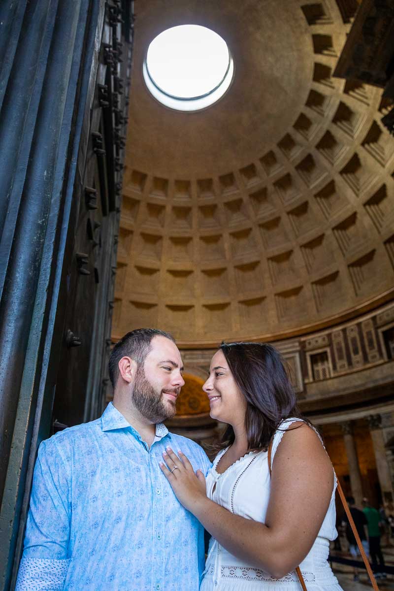 Love story Rome photoshoot portrait picture under the Oculus of the Roman Pantheon. Destination Engagement Photoshoot in Rome 