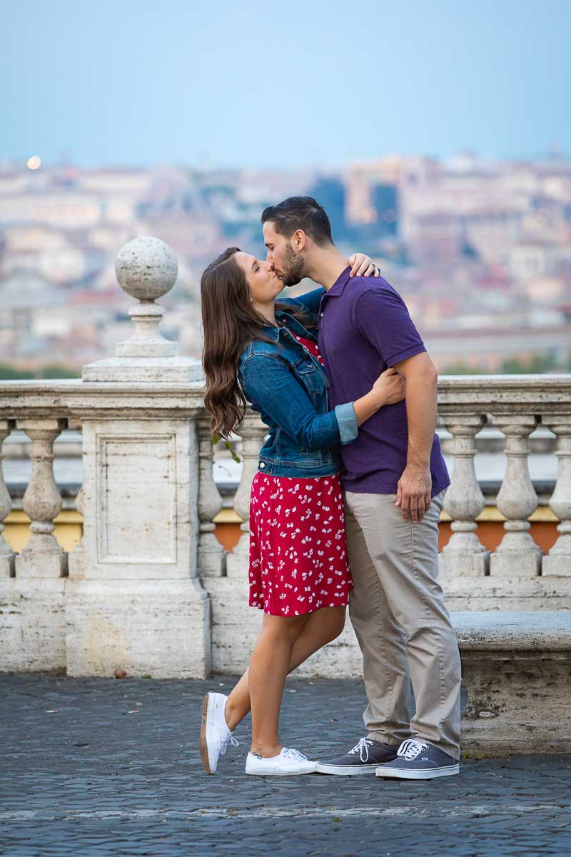 Scenic kissing picture frame with the city of Rome in the back