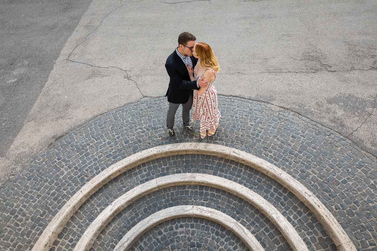 Semi circles around a couple kissing during photography session