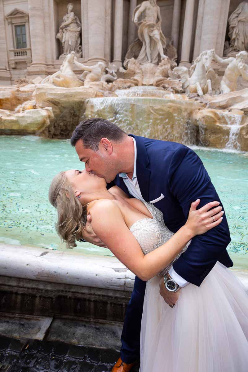 The dip posing and kissing for a picture in Rome's Trevi fountain