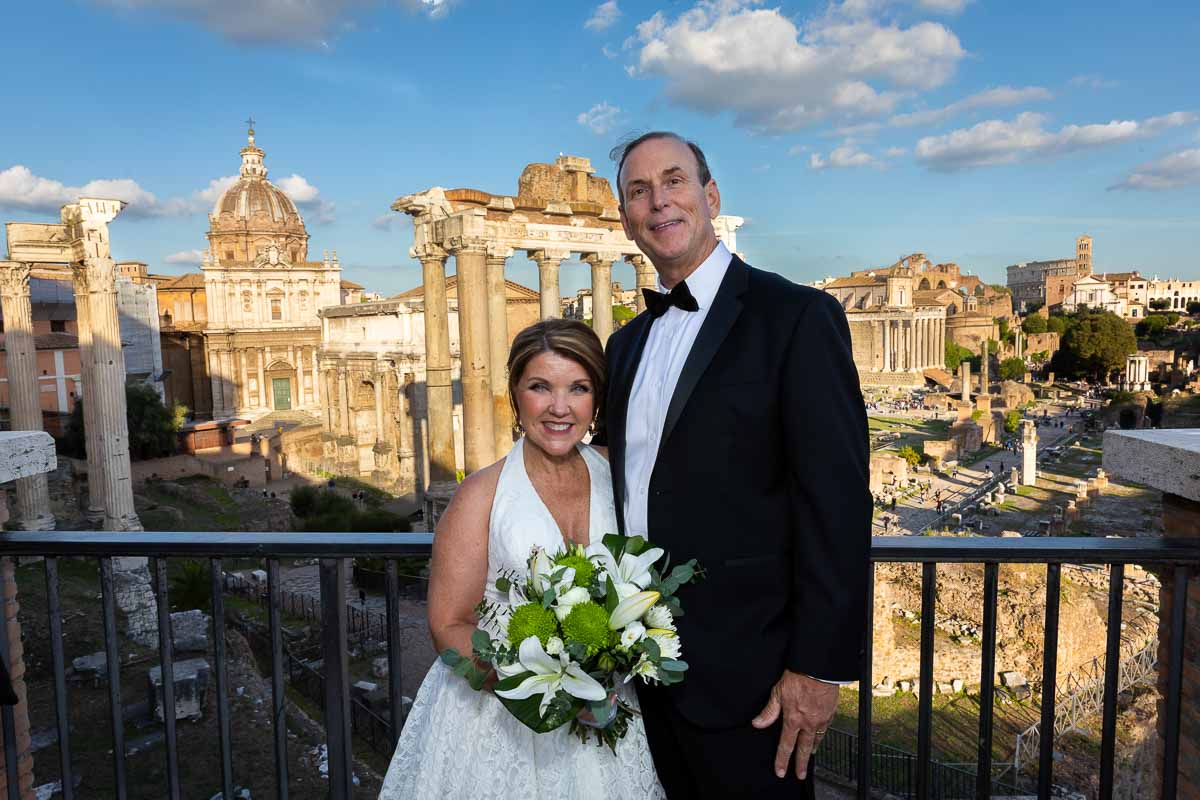 Newlyweds posed in front of the ancient roman forum 