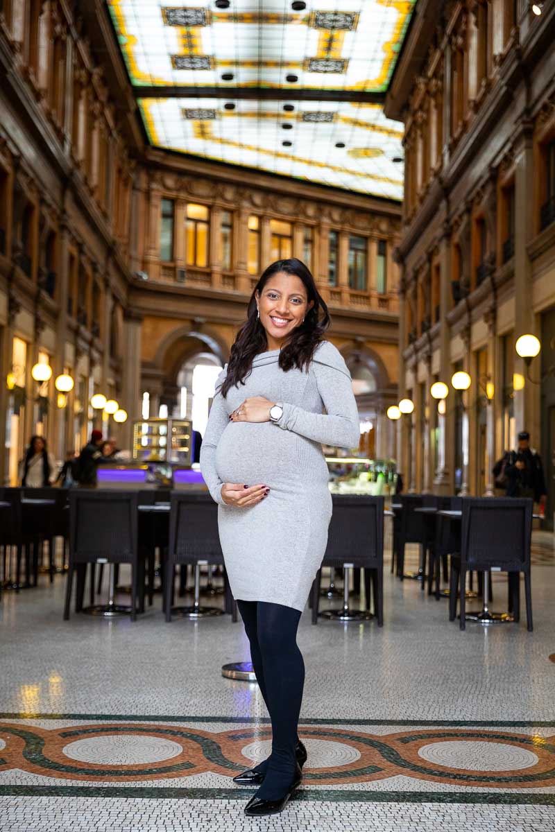 Indoor pregnant women photoshoot portrait