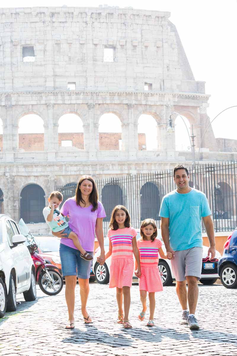 Folks walking in the roman streets during a photography session with a professional roman photographer 