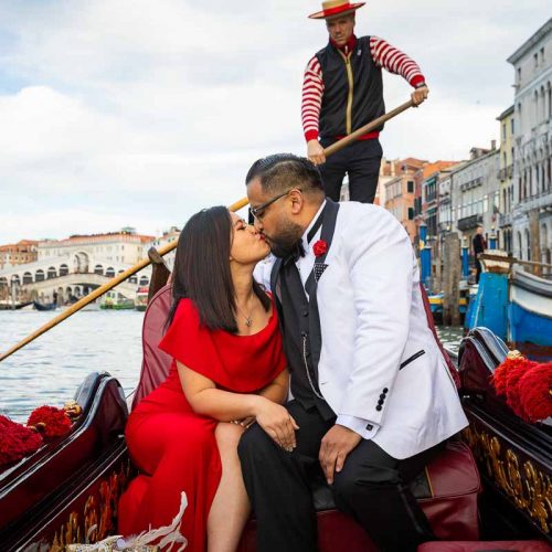 Kissing in Venice after accepting marriage proposal on a gondola ride