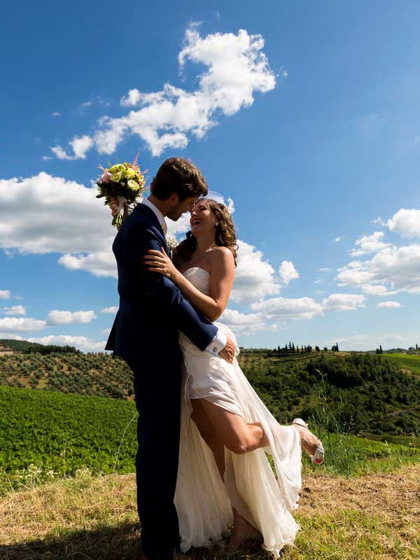 Countryside bride and groom photography in Tuscany Italy