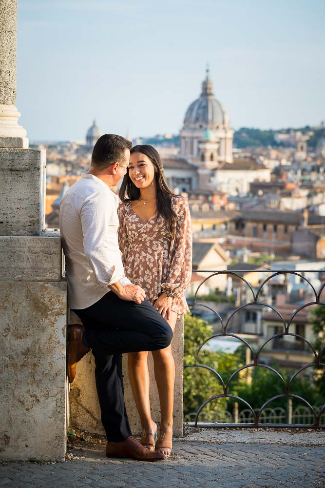 Photoshooting a couple at the Pincio park overlook