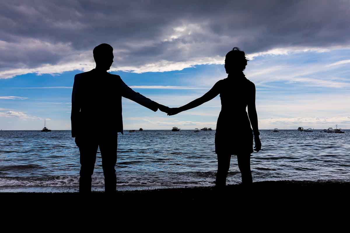 Silhouette picture portrait of an engagement couple in front of the Mediterranea sea in southern Italy