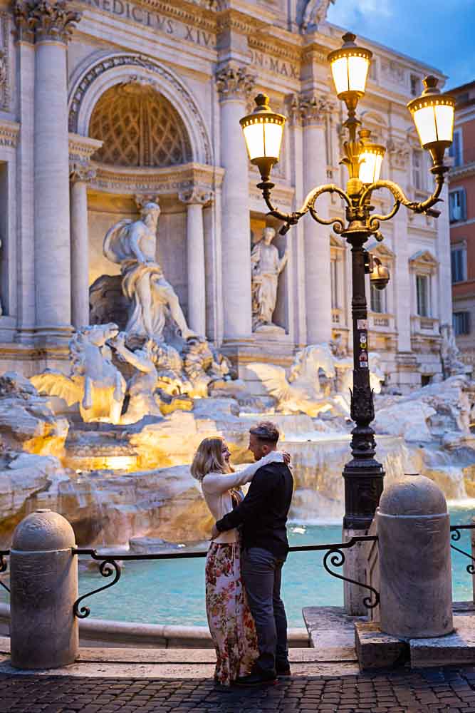 Rome photoshoot engagement session at the Trevi fountain. Image by the Andrea Matone photography studio in Rome Italy